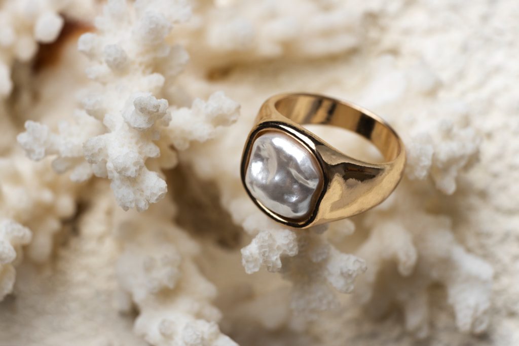 Anello chevalier: significato, modelli e tendenze